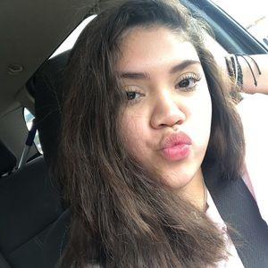 Meet your Posher, Aneliz